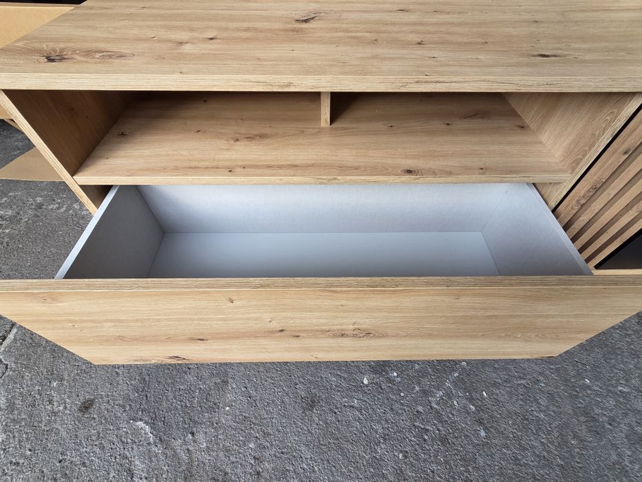 Szafka RTV Vabres 135 cm dąb Artusa lamele