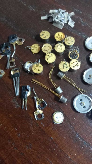 Радіодеталі різні.