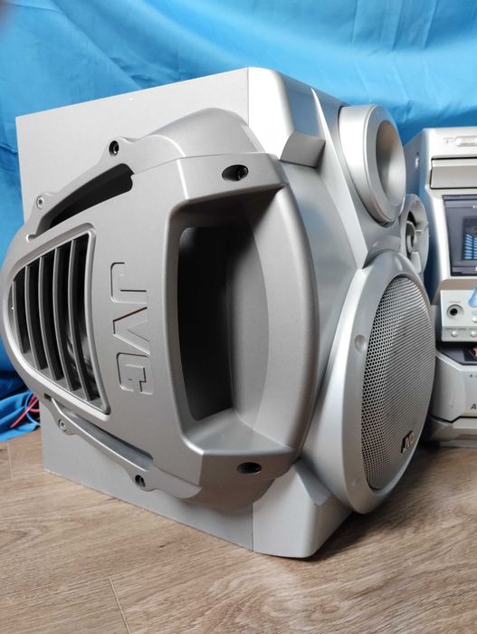 Мощный муз центр 600 Вт ( блютуз -  AUX ) По бокам колонок сабвуферы