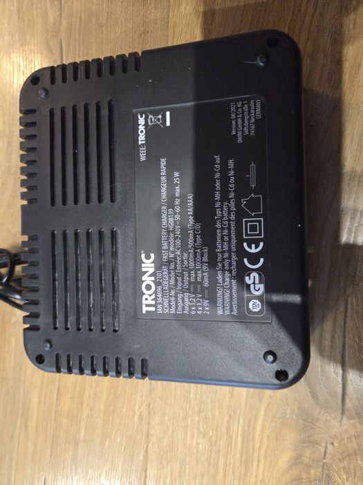 Ładowarka do akumulatorów akumulatorów  bateri AA AAA C  D 9V