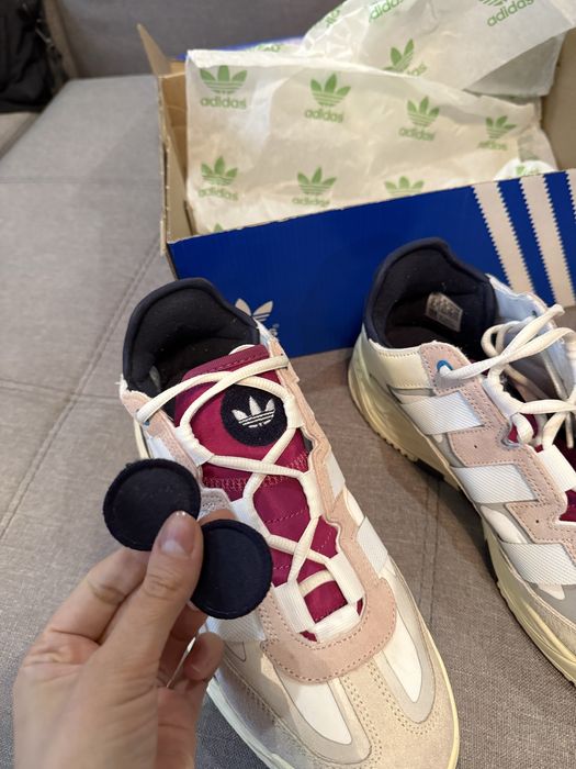 Adidas кросівки продаж
