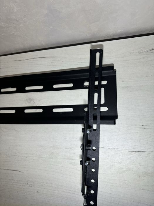 Кронштейн для телевізора Grunhelm, модель GH-Y1442C