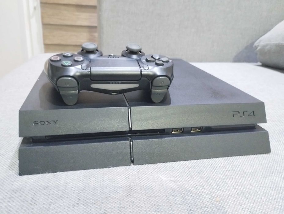 Konsola Sony PlayStation 4  PS4 + oryginalny pad DualShock 4