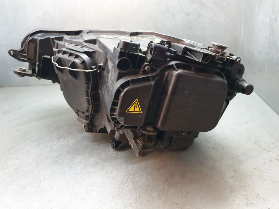 Ótica / farol direita VOLKSWAGEN Golf Sportsvan (AM1)