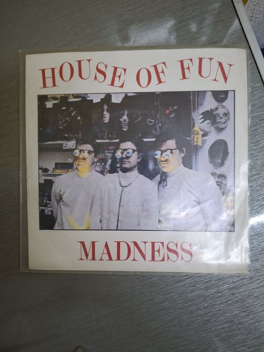 Single Madness House of Fun novo. Disco