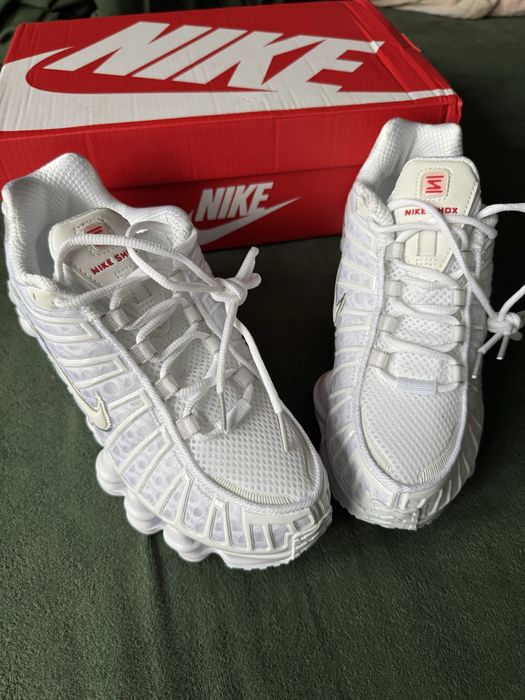 Nike shox biale