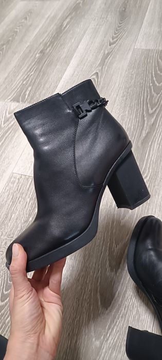 2 пари шкіряного взуття 40 розмір