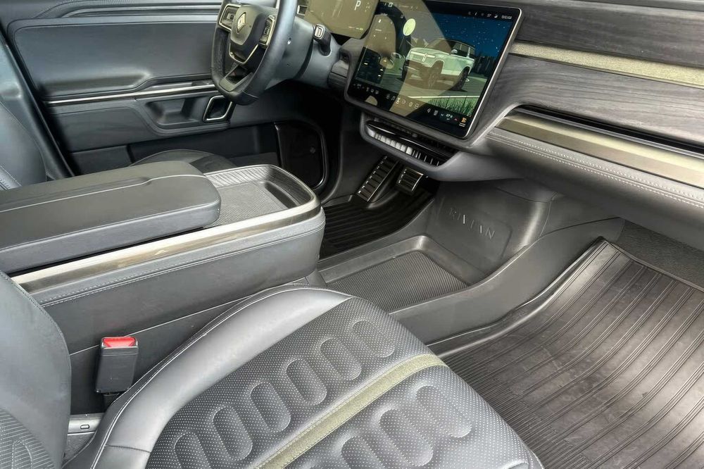 Rivian R1S Adventure Quad Motor      2023