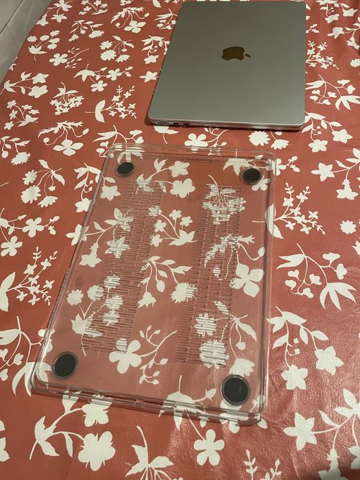 MacBook Air  M2 (13.6'' - Apple M2 GPU 8-core)