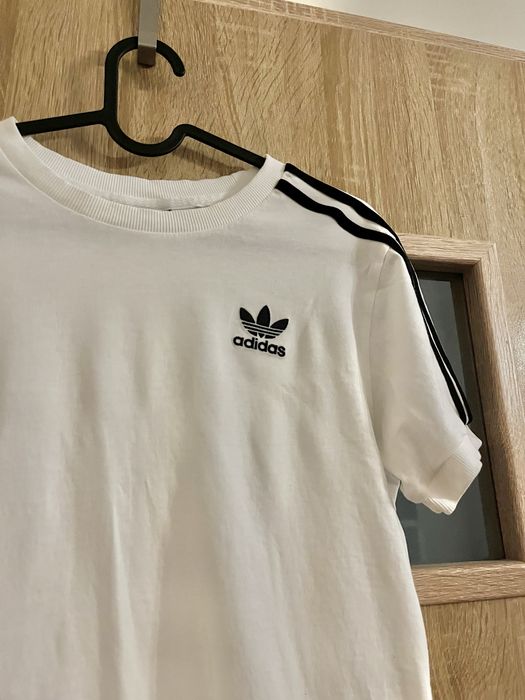 Bluzka koszulka T-shirt Adidas z paskami nieużywana bez metki