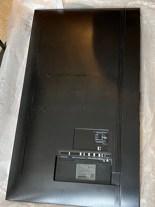 Samsung AU7100 50 дюймів