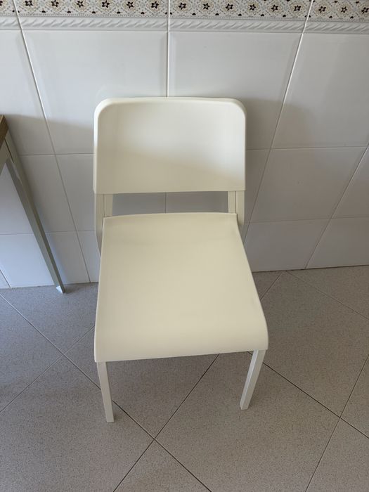 Mesa e 4 cadeiras