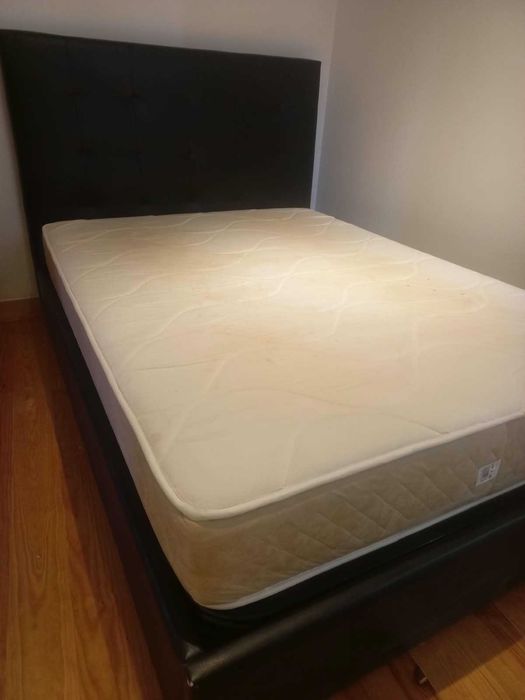 Cama de casal 140x190 com cabeceira + colchão