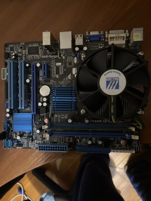 Материнська плата з поцесором