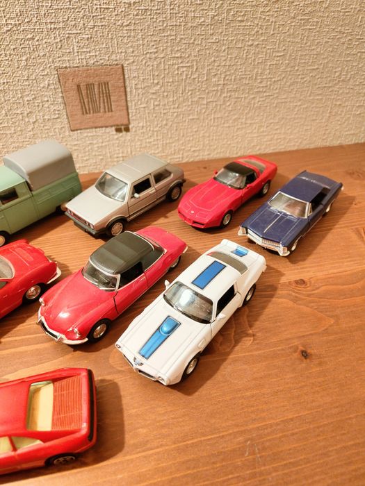 Modele aut 1:34 Welly 10szt.