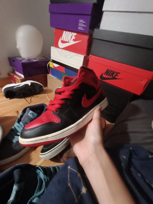 Jordan 1 MID czerwone