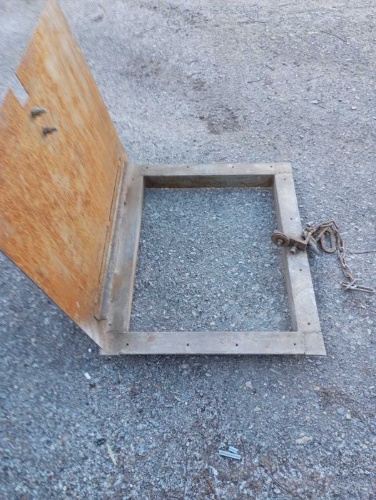 Дверь для підвалу, горища, сховища.