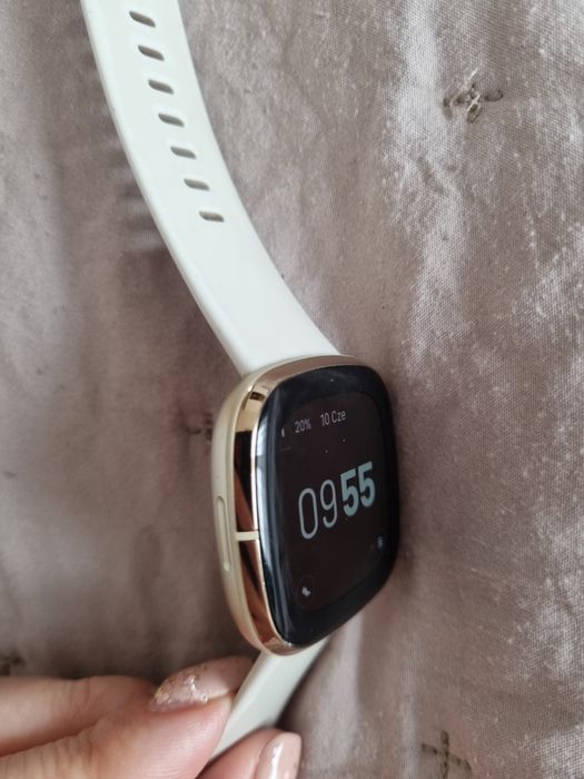 Smartwatch Fitbit Sense złoty