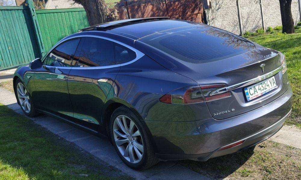 Tesla Model S 70D