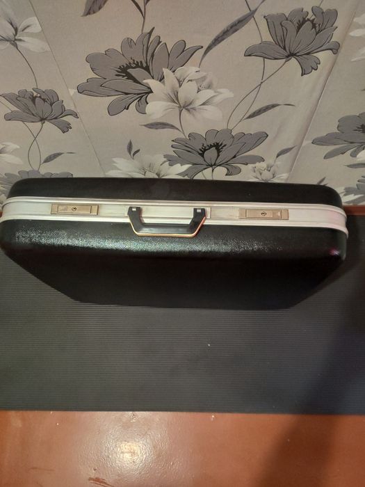 Чемодан старый советский пластмассовый