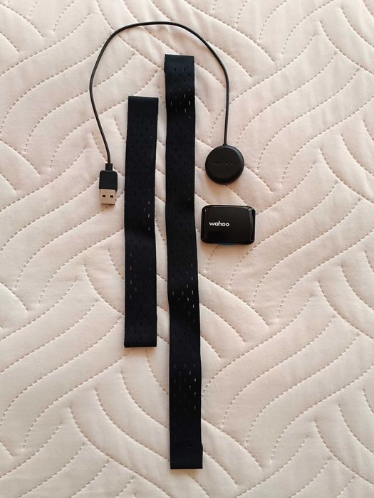 Wahoo TICKR FIT – optyczny czujnik tętna ANT+ / Bluetooth + ładowarka