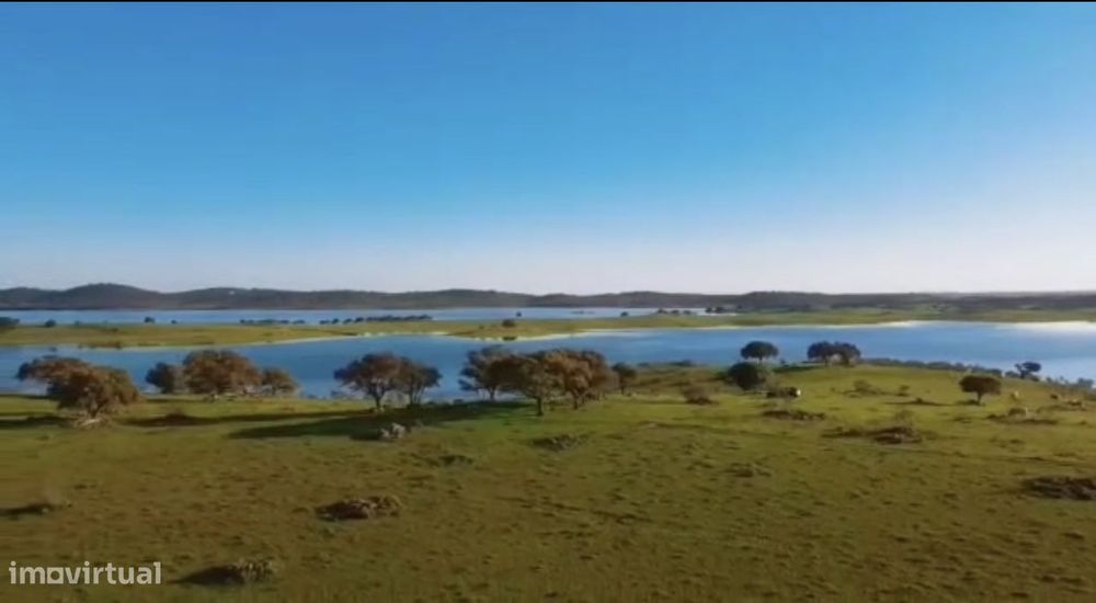 Terreno com 255.000 m2, em Alqueva, Reguengos de Monsaraz