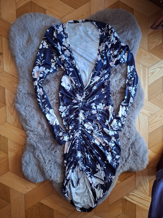 Sukienka nowa dopasowana