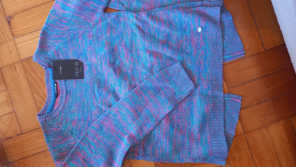 Camisola nova com abertura atrás
