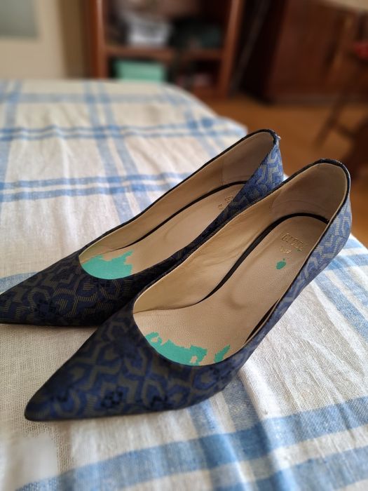Sapatos de cerimónia da Globe em tecido