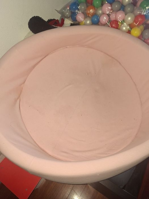 Piscina em esponja com bolas