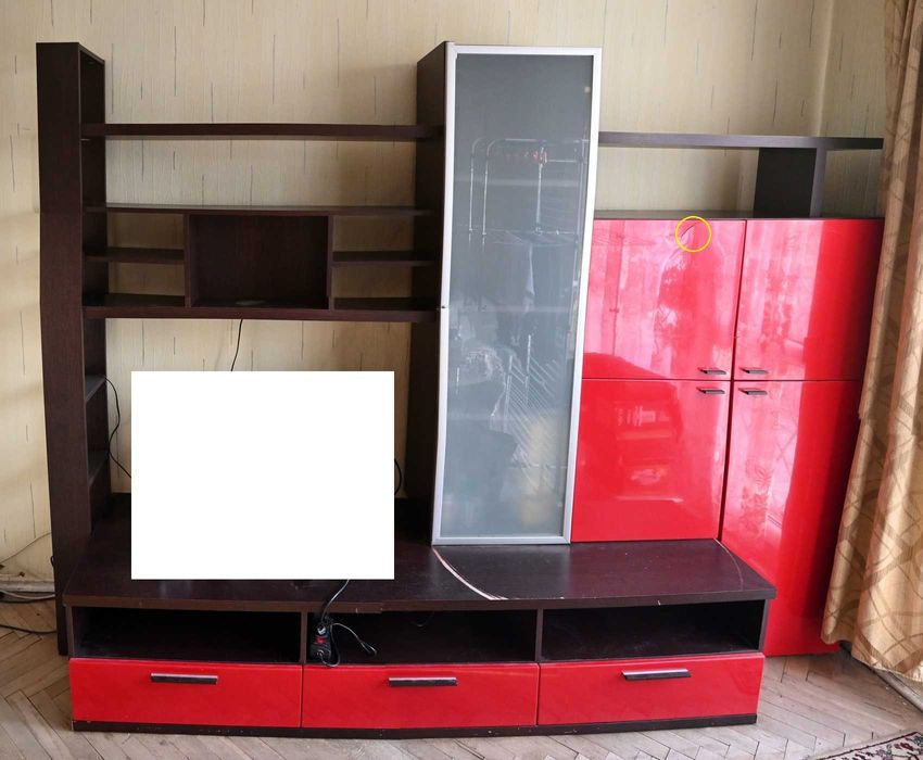 Mebel z witryną, uszkodzony