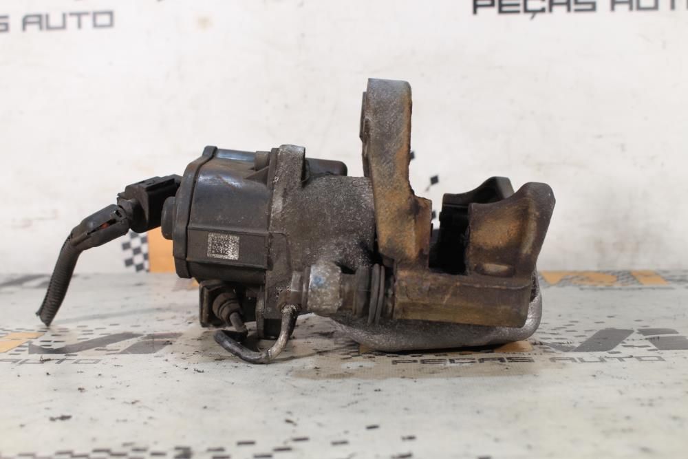Pinça travão / maxila de travão frente direita VOLKSWAGEN Passat (3C2)