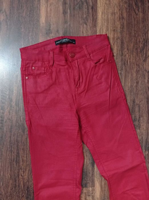 Spodnie Stradivarius roz 32 XXS ekoskóra bordowe czerwone jeansy rurki
