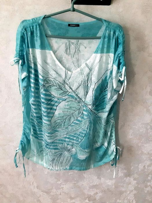 Костюмы женские разные б/у рM,L,XL