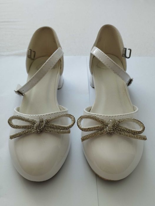 Buty lakierki komunijne białe r33