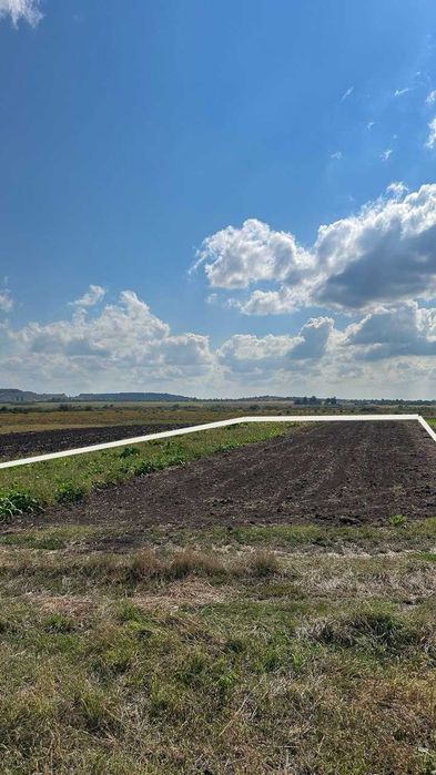 Продам земельну ділянку під будівництво.