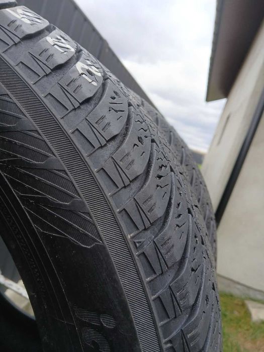 Yokohama ice quard R17 225\60 зимові шини покришки комплект 7 мм