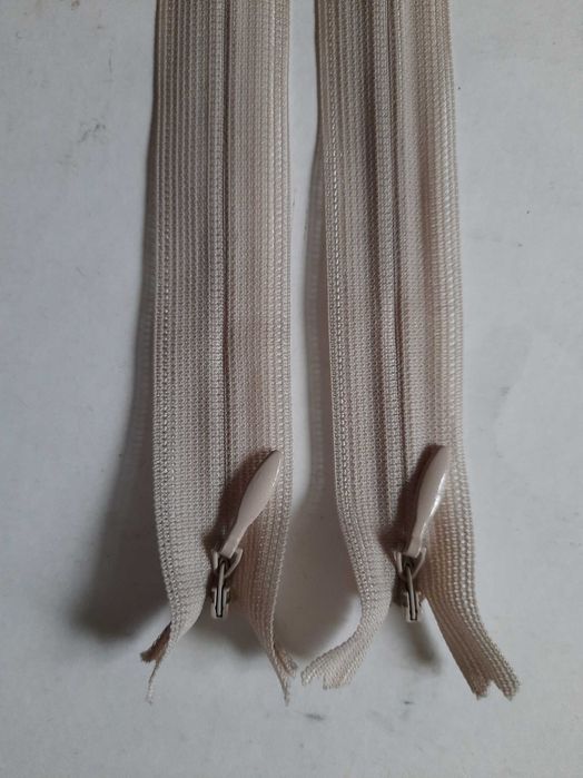 Zestaw- zamki kryte firmy YKK-beż 21 cm