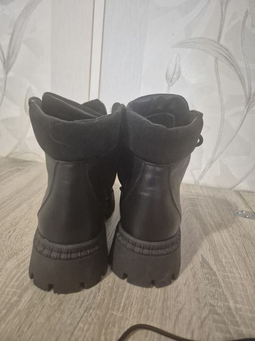 Нові черевики демісезонні 38