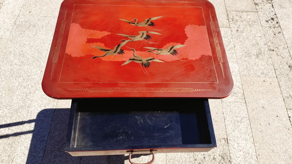 Mesa de dois níveis estilo Bagues vermelha japonesa