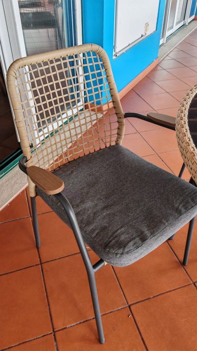 Conjunto de mesas e cadeiras de jardim