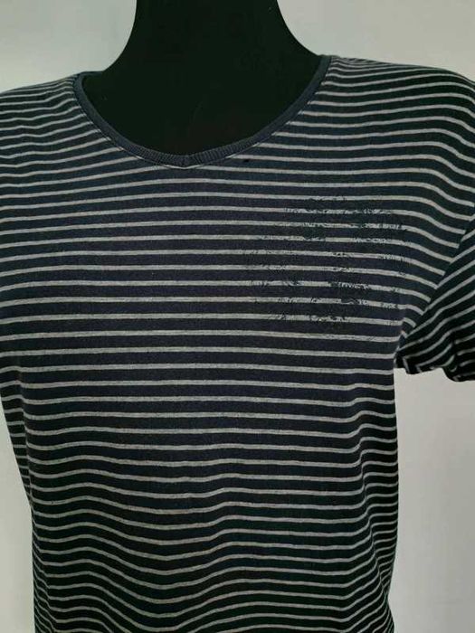 Czarna bluzka t-shirt serek w paski