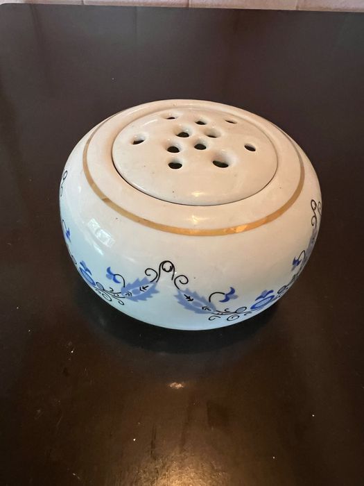 Wazonik porcelana Chodzież (uszczerbek)