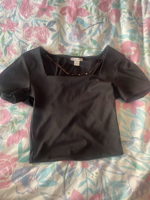 czarna bluzka crop top