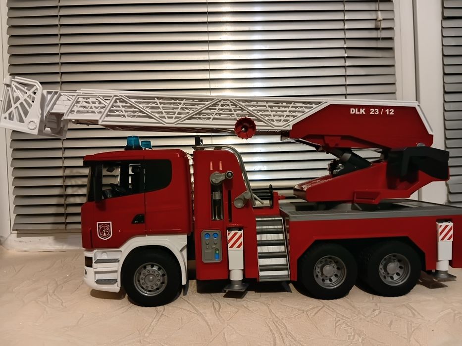 Велика пожежна машина Bruder