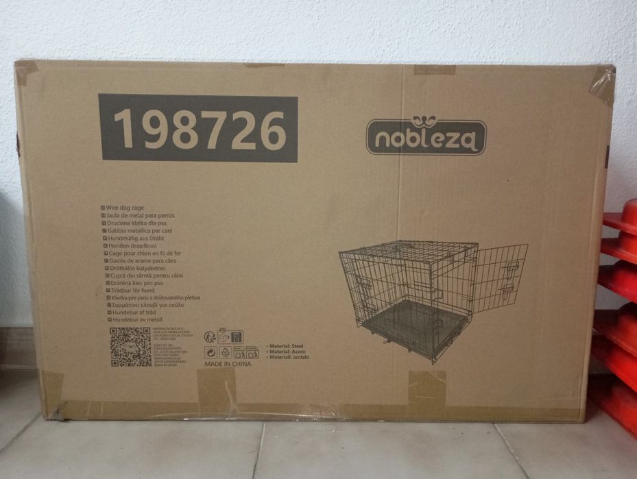 Gaiola transportadora nova e embalada