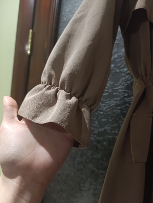 Гарненька жіноча сукня