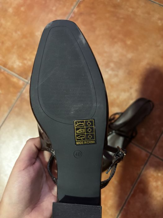 Sandálias castanho