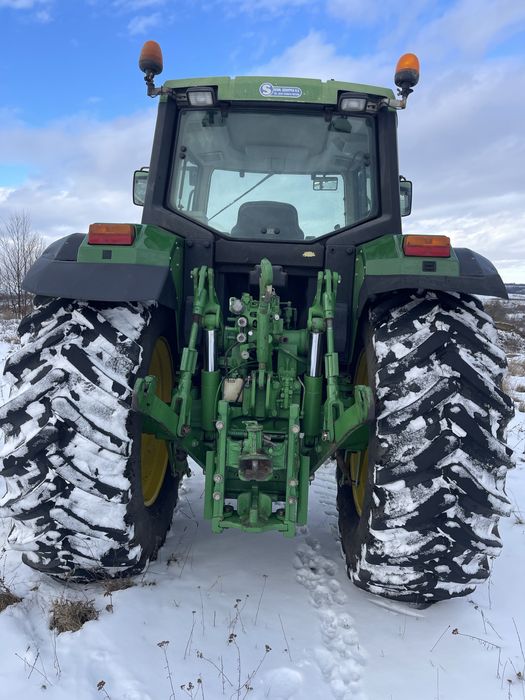 Трактор John Deere 6800