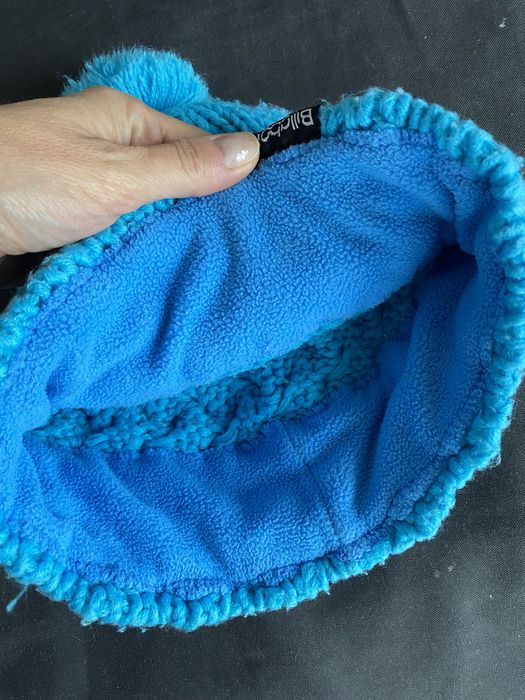 Czapka zimowa billabong z pomponem blekitna